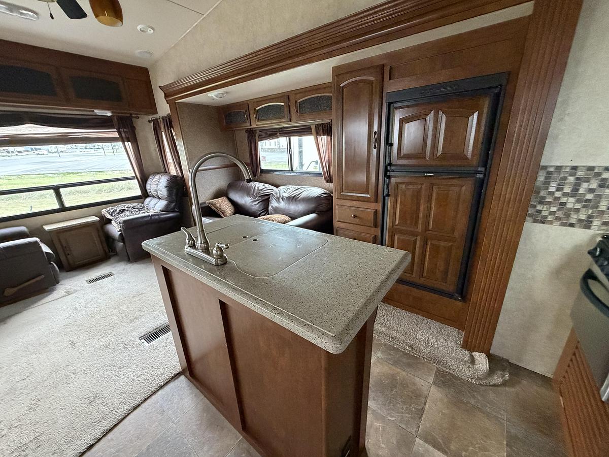 Used Used 2014 Salem Hemisphere 286RLT