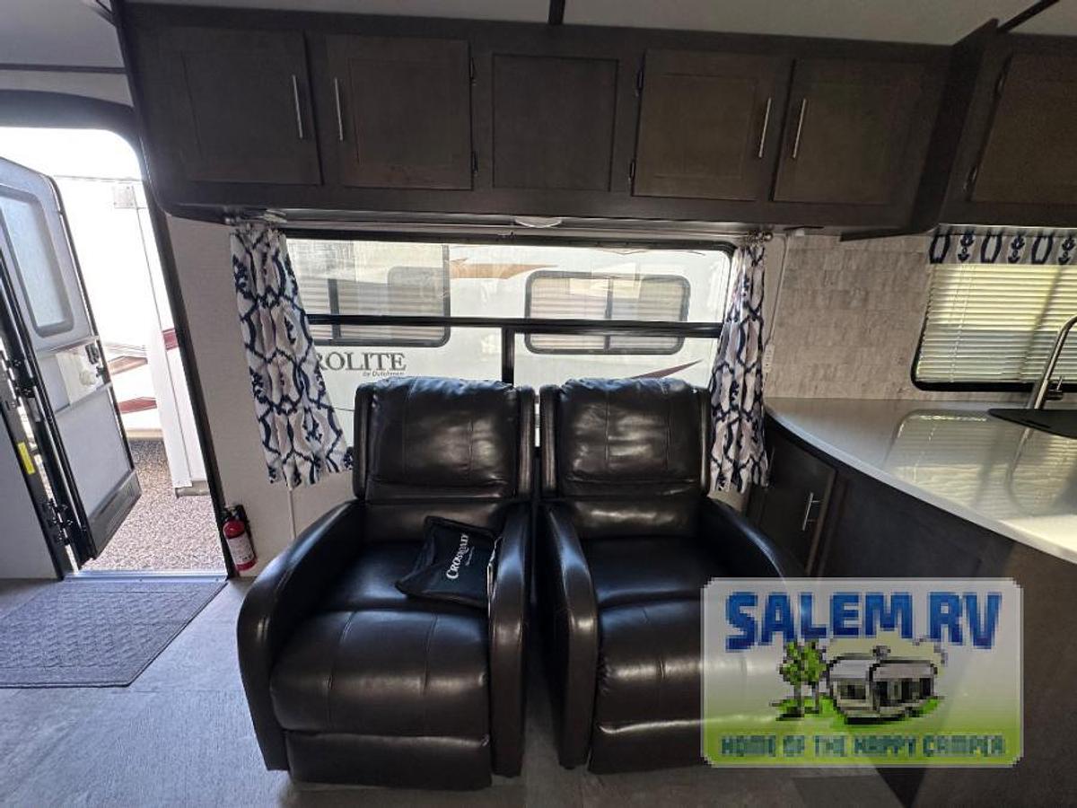 Used Used 2018 CrossRoads RV Sunset Trail Super Lite SS291RK