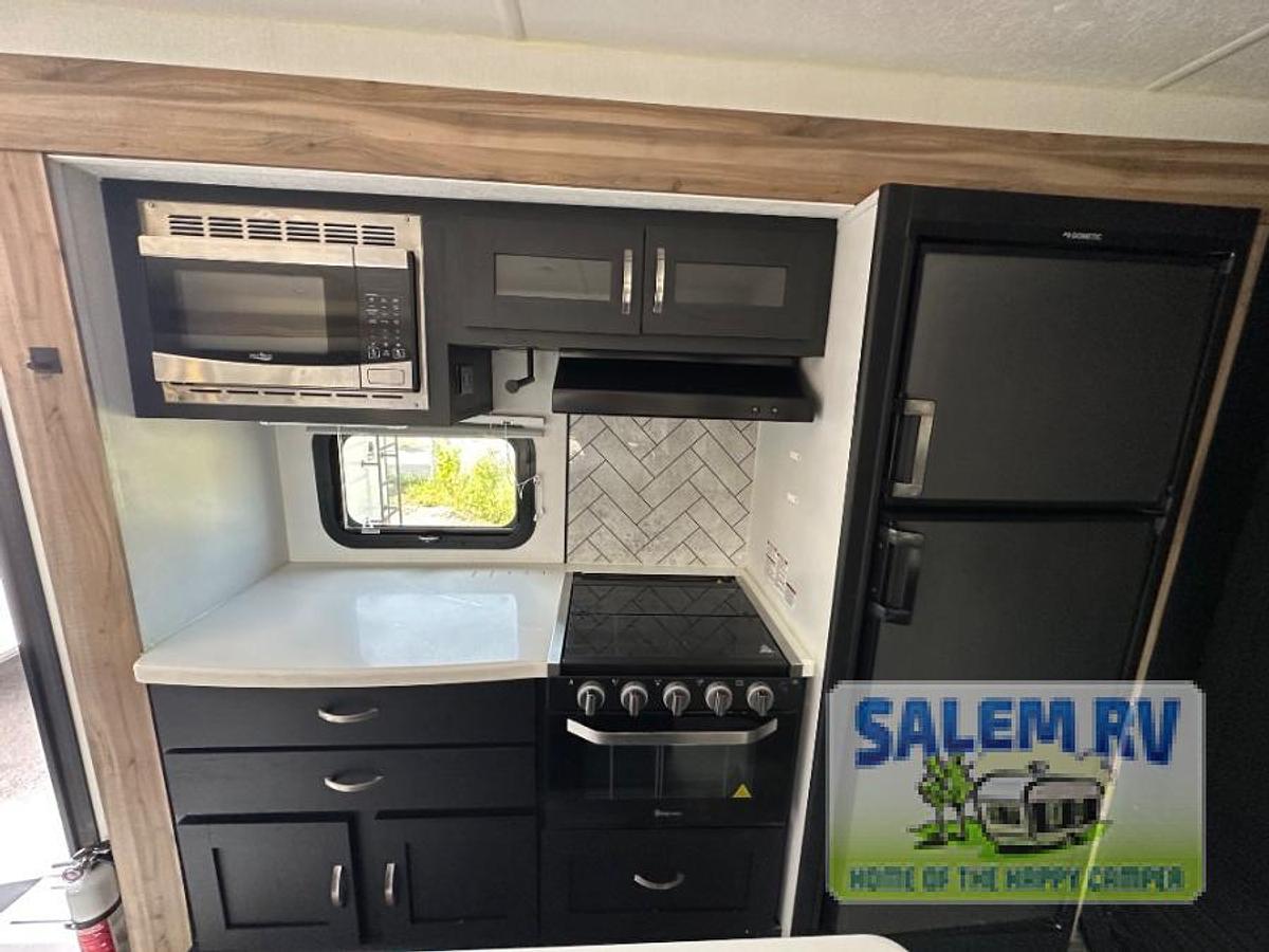 Used Used 2022 Coachmen RV Freedom Express Liberty Edition 320BHDSLE