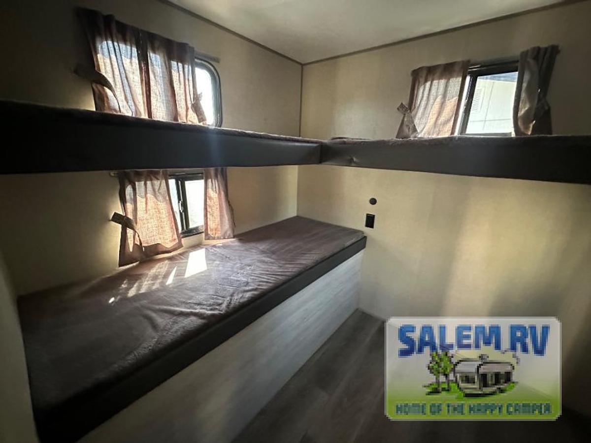 Used Used 2023 Coachmen RV Catalina Legacy 293QBCK