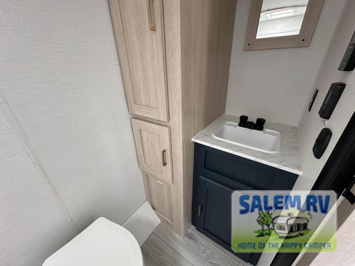 New 2024 Prime Time RV Avenger LT 17FQS