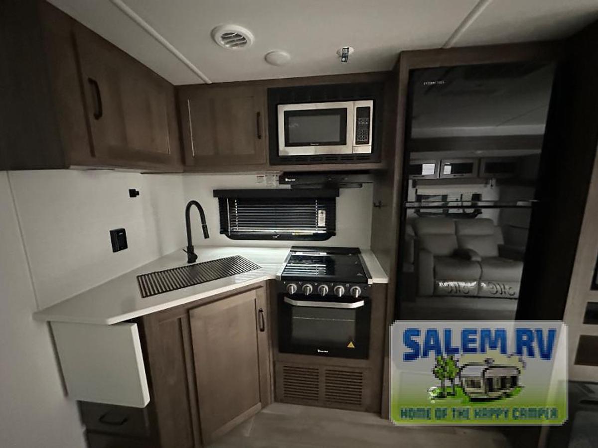 Used Used 2024 Forest River RV Flagstaff Super Lite 27BHWS