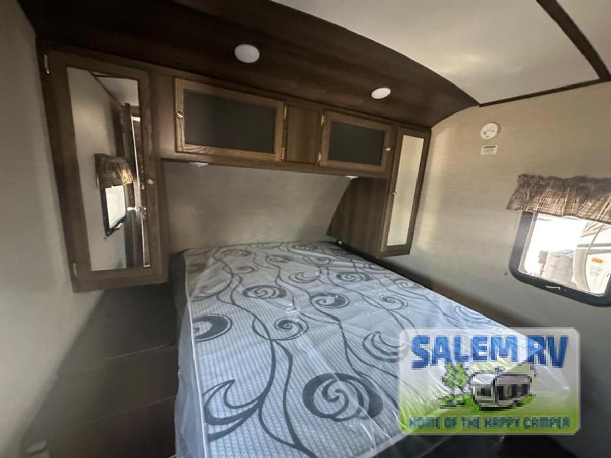 Used Used 2018 Keystone RV Premier Ultra Lite 34BHPR