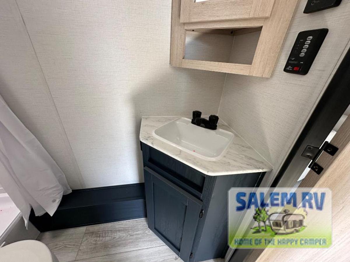 New 2025 Prime Time RV Avenger 25MKO