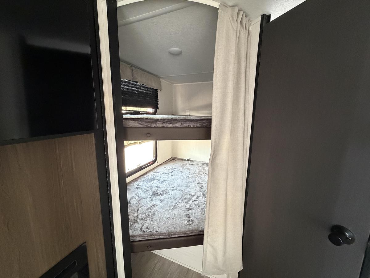 New 2026 Prime Time RV Avenger LE 26DBSLE