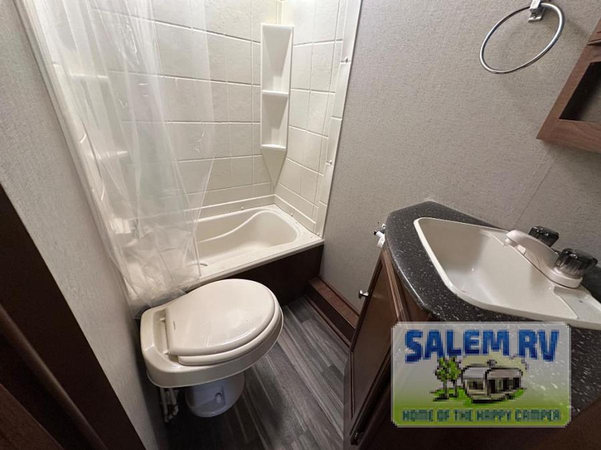 Used Used 2018 Coachmen RV Freedom Express 25SE