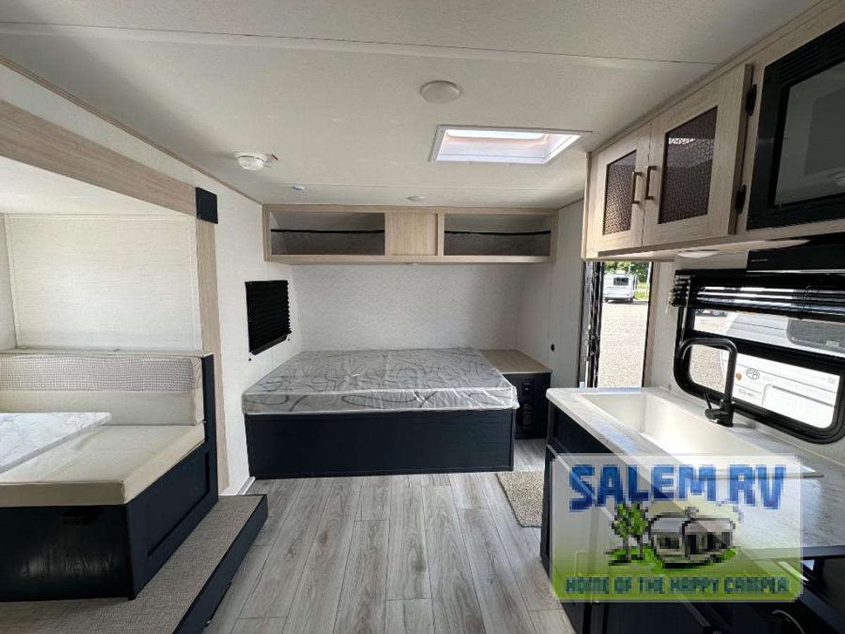 New 2024 Prime Time RV Avenger LT 17FQS