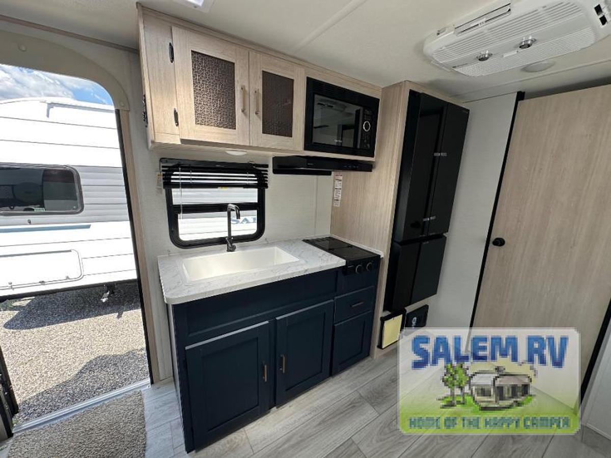 New 2024 Prime Time RV Avenger LT 17FQS
