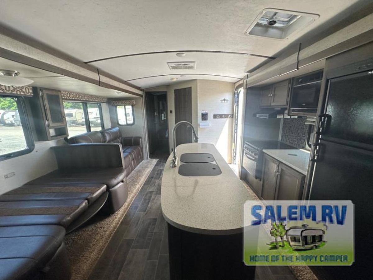 Used Used 2018 Keystone RV Premier Ultra Lite 34BHPR
