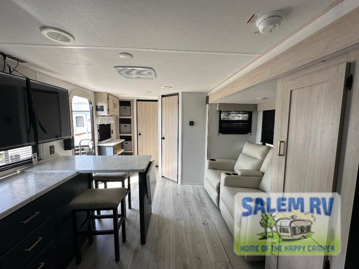 New 2025 Prime Time RV Avenger 25MKO