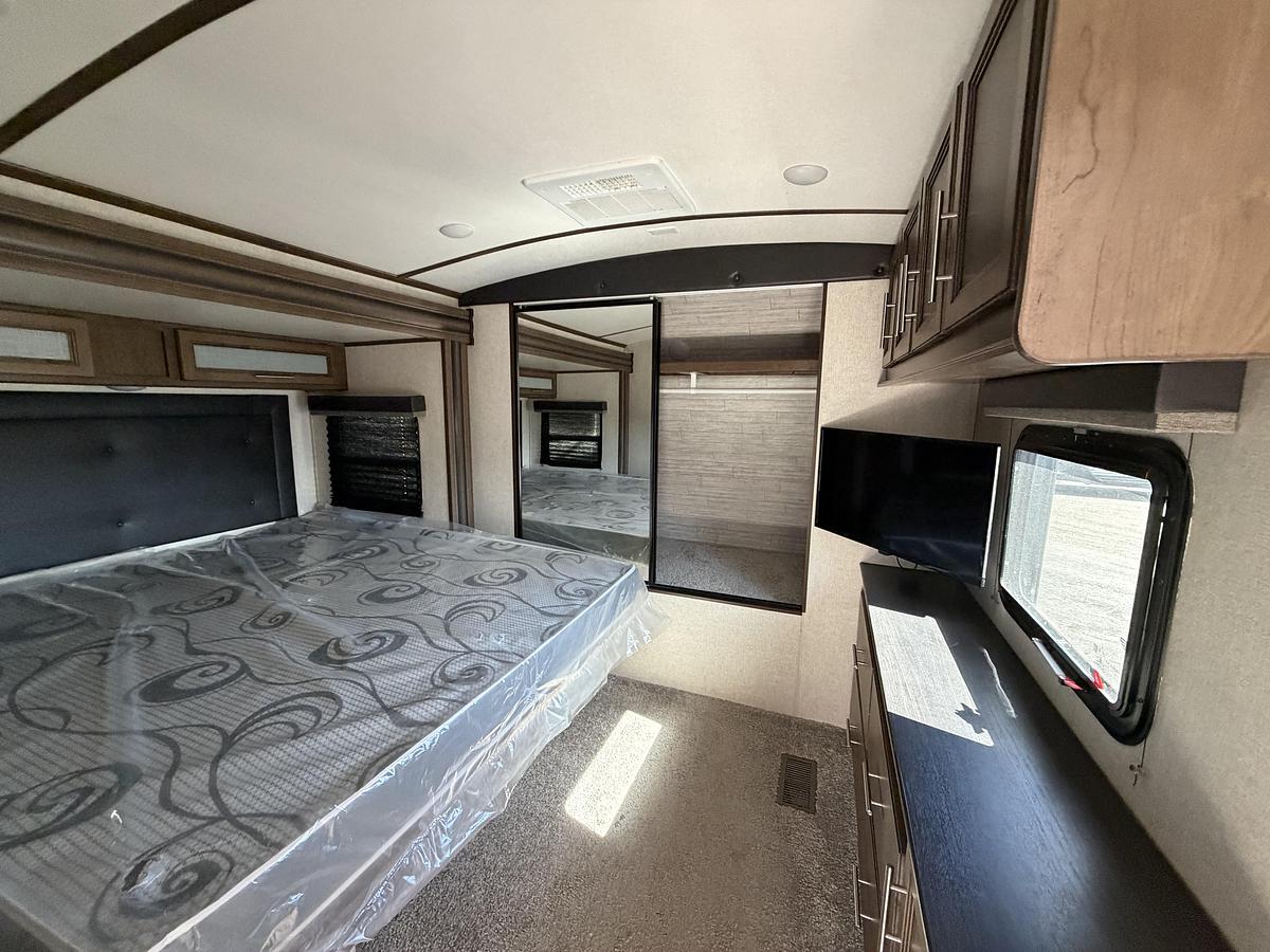 Used Used 2020 Keystone RV Cougar Half-Ton 32RLI