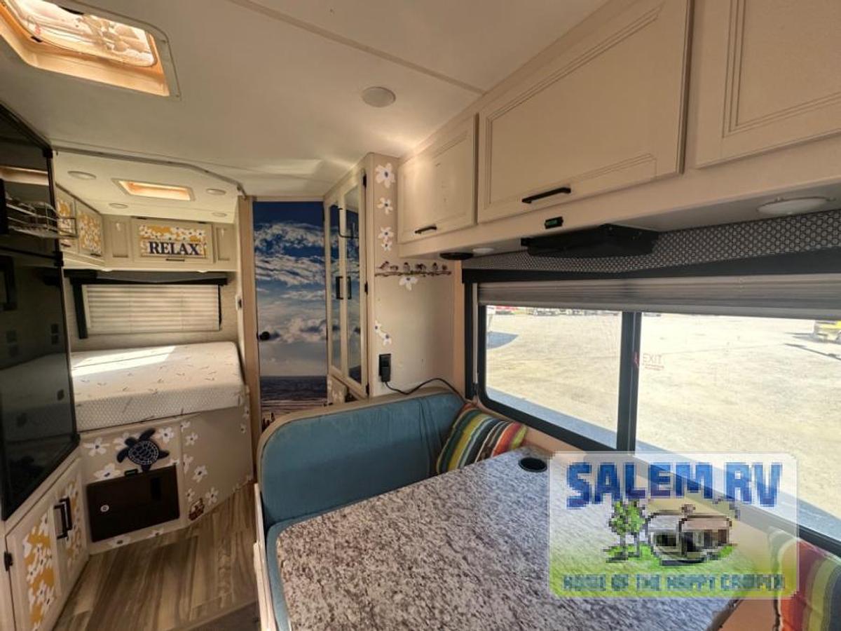 Used Used 2021 Thor Motor Coach Freedom Elite 22HE