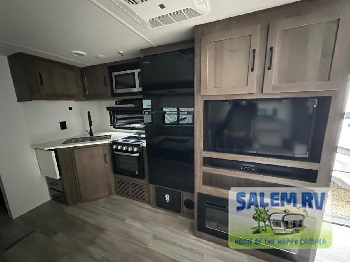 Used Used 2024 Forest River RV Flagstaff Super Lite 27BHWS