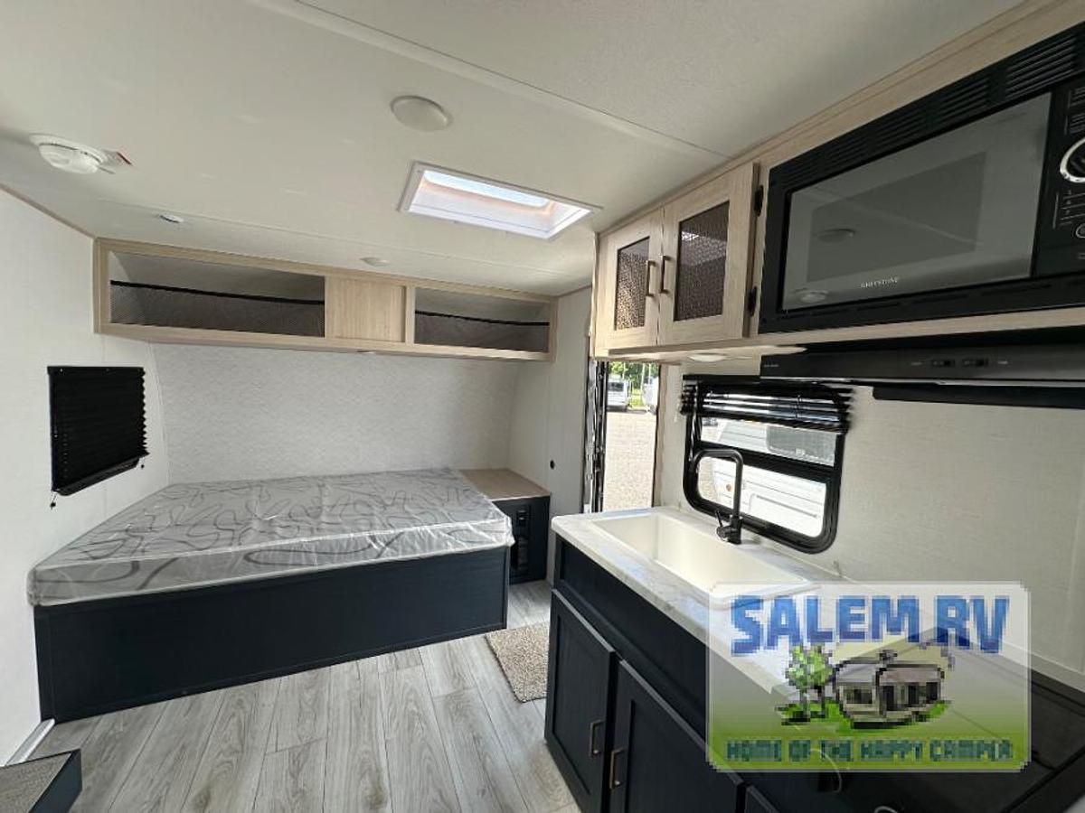 New 2024 Prime Time RV Avenger LT 17FQS