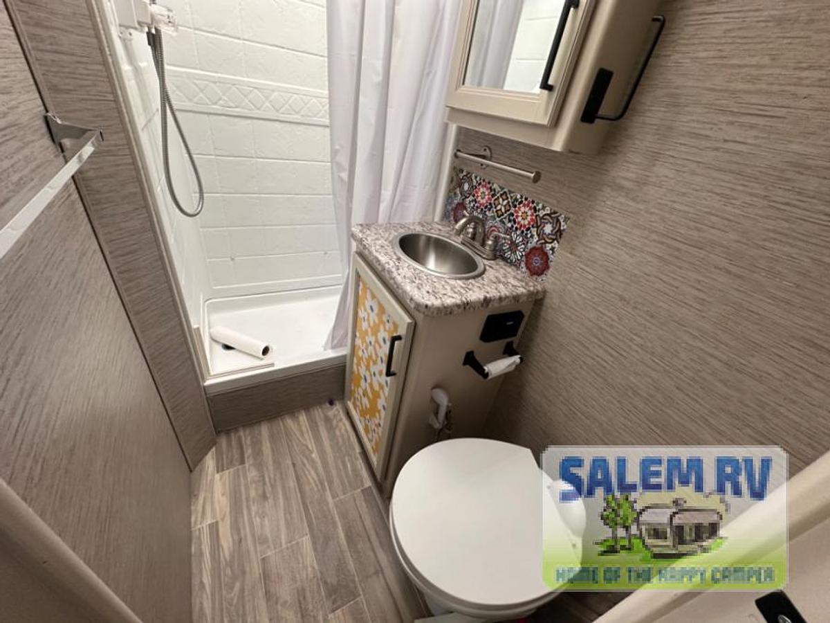Used Used 2021 Thor Motor Coach Freedom Elite 22HE