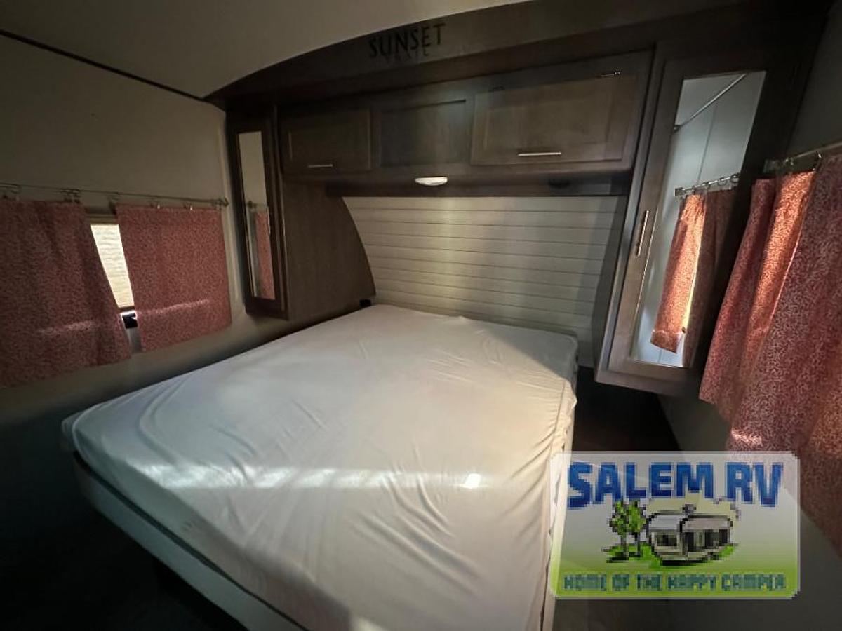 Used Used 2018 CrossRoads RV Sunset Trail Super Lite SS291RK