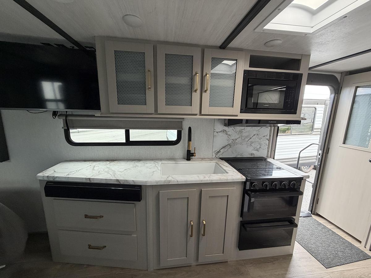 Used Used 2024 Forest River RV Salem Hemisphere Hyper-Lyte 19RBHL