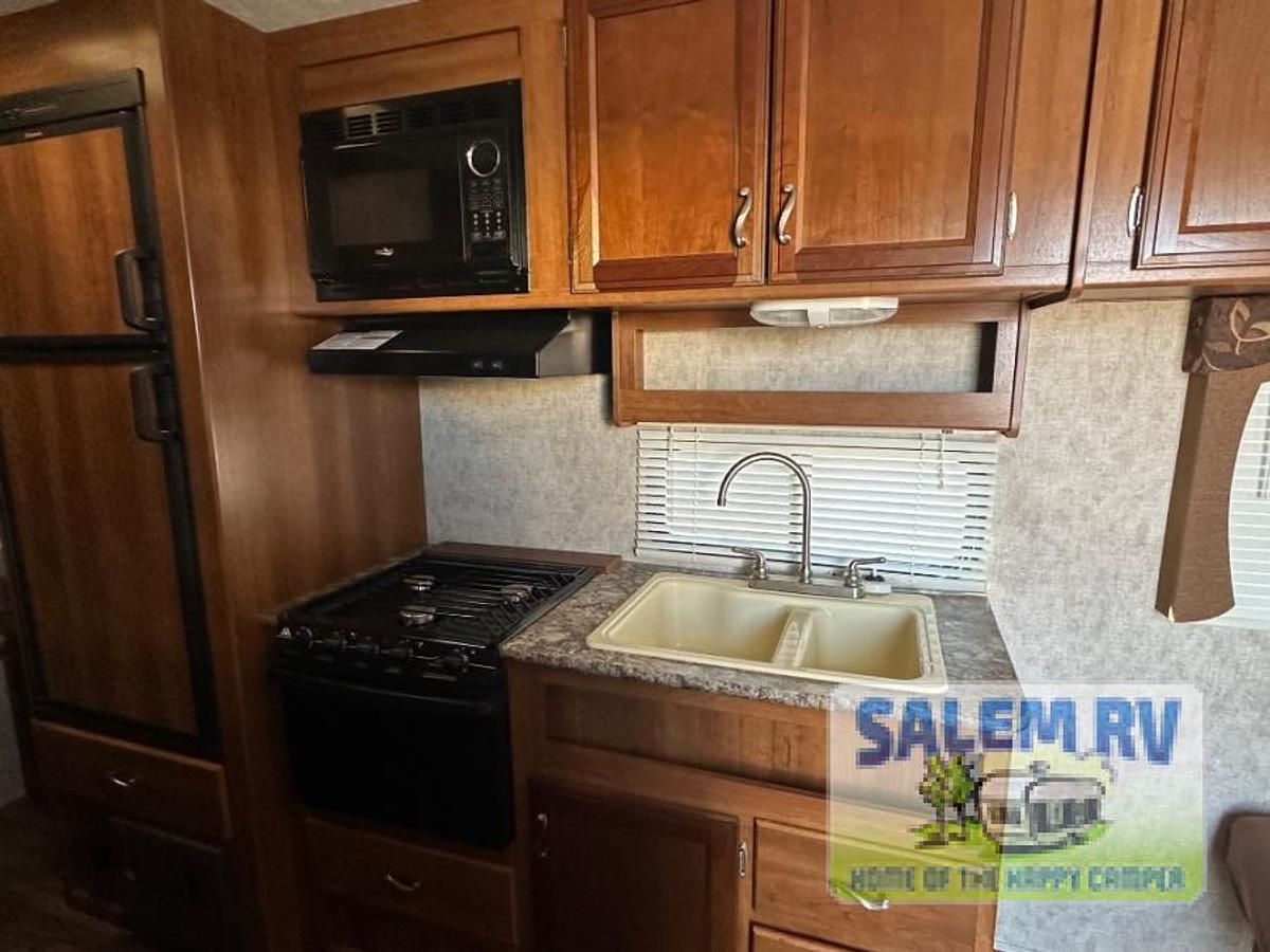 Used Used 2015 Prime Time RV Avenger 26BH