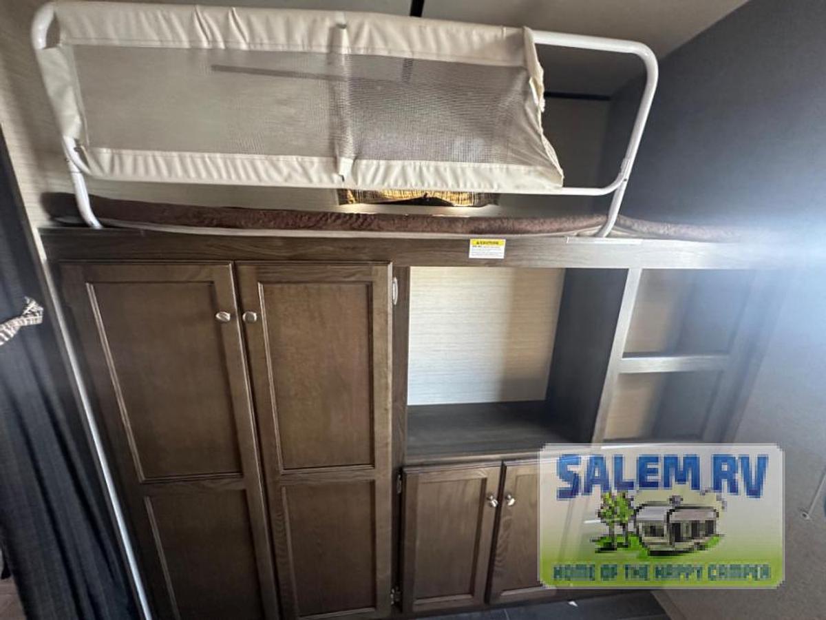 Used Used 2018 Keystone RV Premier Ultra Lite 34BHPR