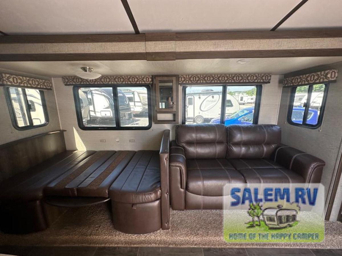 Used Used 2018 Keystone RV Premier Ultra Lite 34BHPR