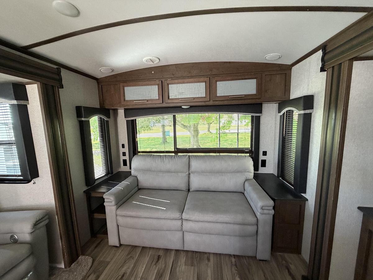 Used Used 2020 Keystone RV Cougar Half-Ton 32RLI