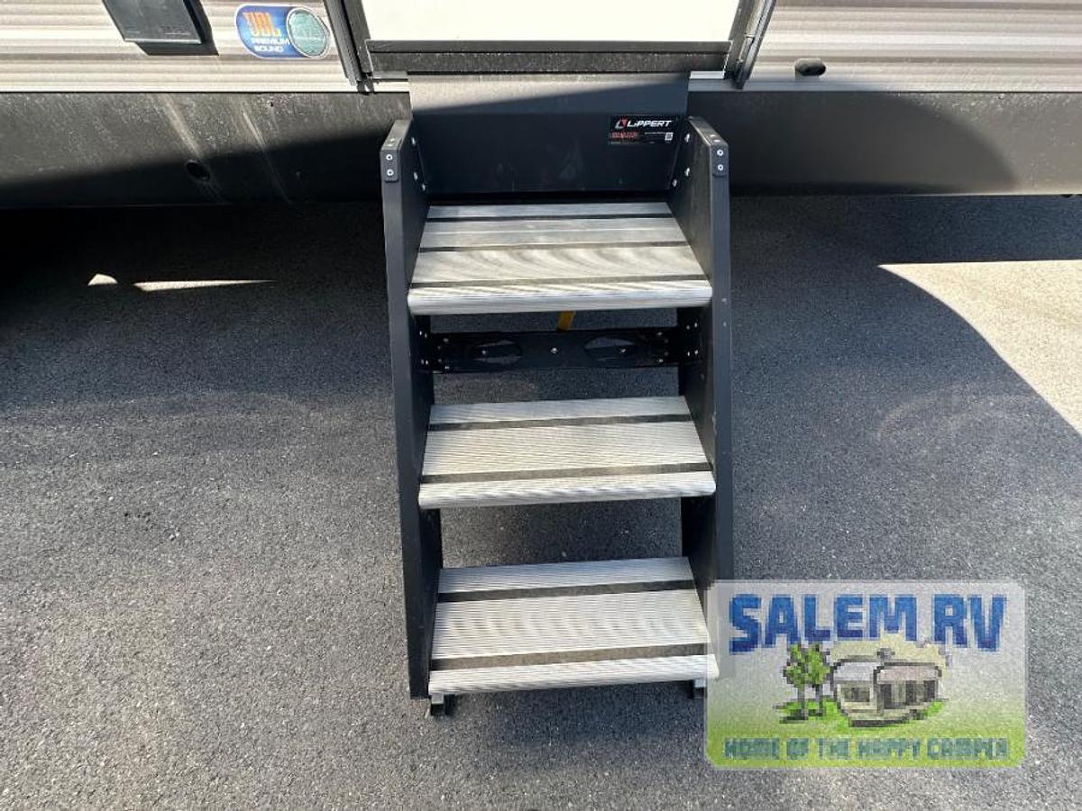 Used Used 2023 Coachmen RV Catalina Legacy 293QBCK