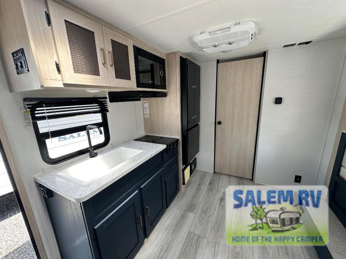 New 2024 Prime Time RV Avenger LT 17FQS