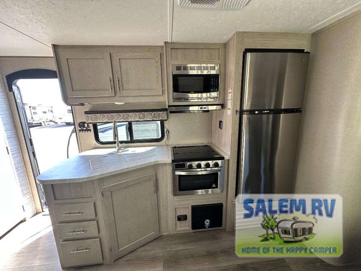 Used Used 2023 Coachmen RV Catalina Legacy 293QBCK