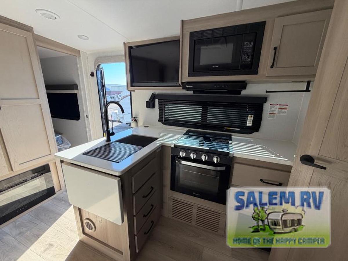 Used Used 2025 Forest River RV Flagstaff Micro Lite 25BSDS
