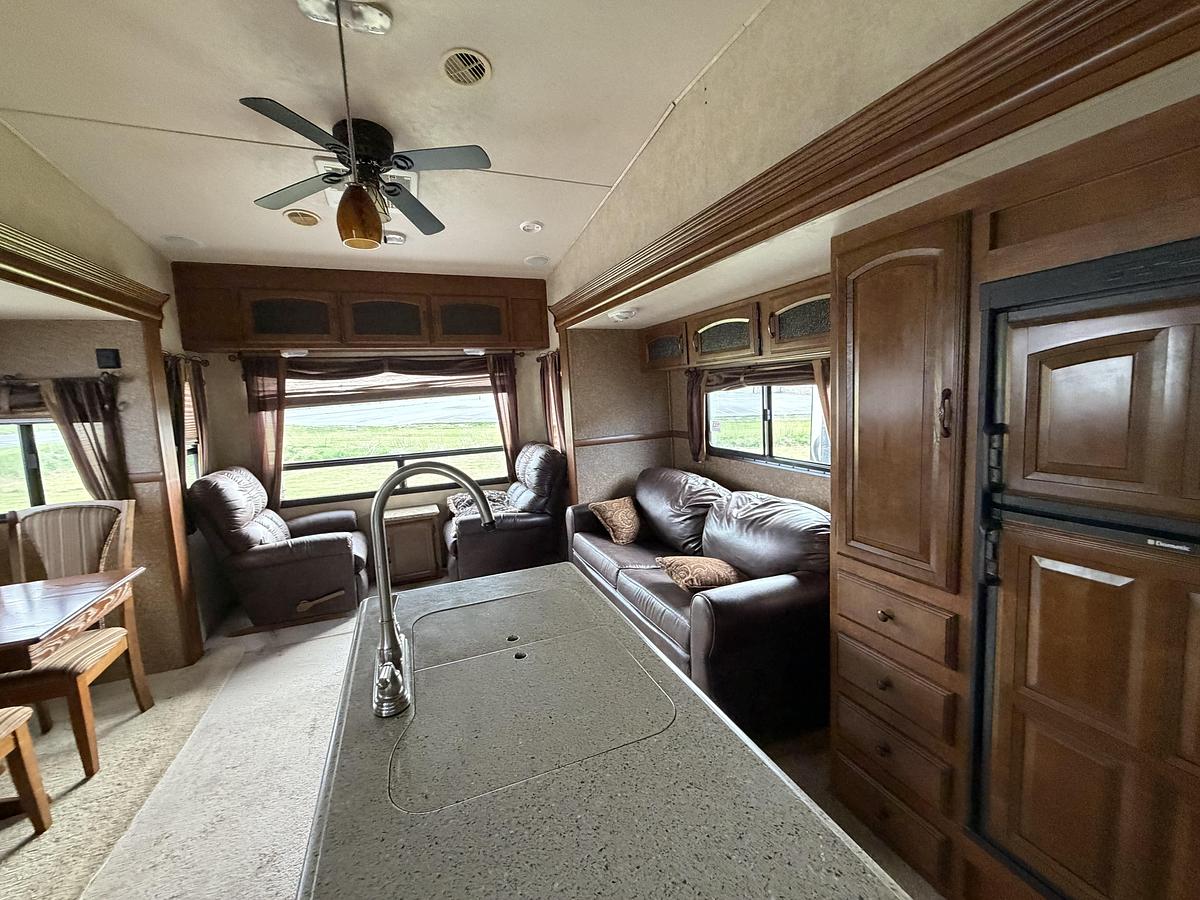 Used Used 2014 Salem Hemisphere 286RLT