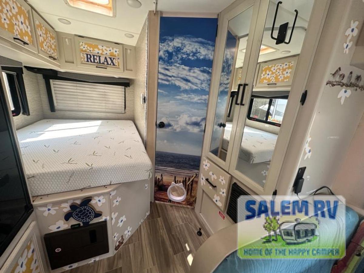 Used Used 2021 Thor Motor Coach Freedom Elite 22HE