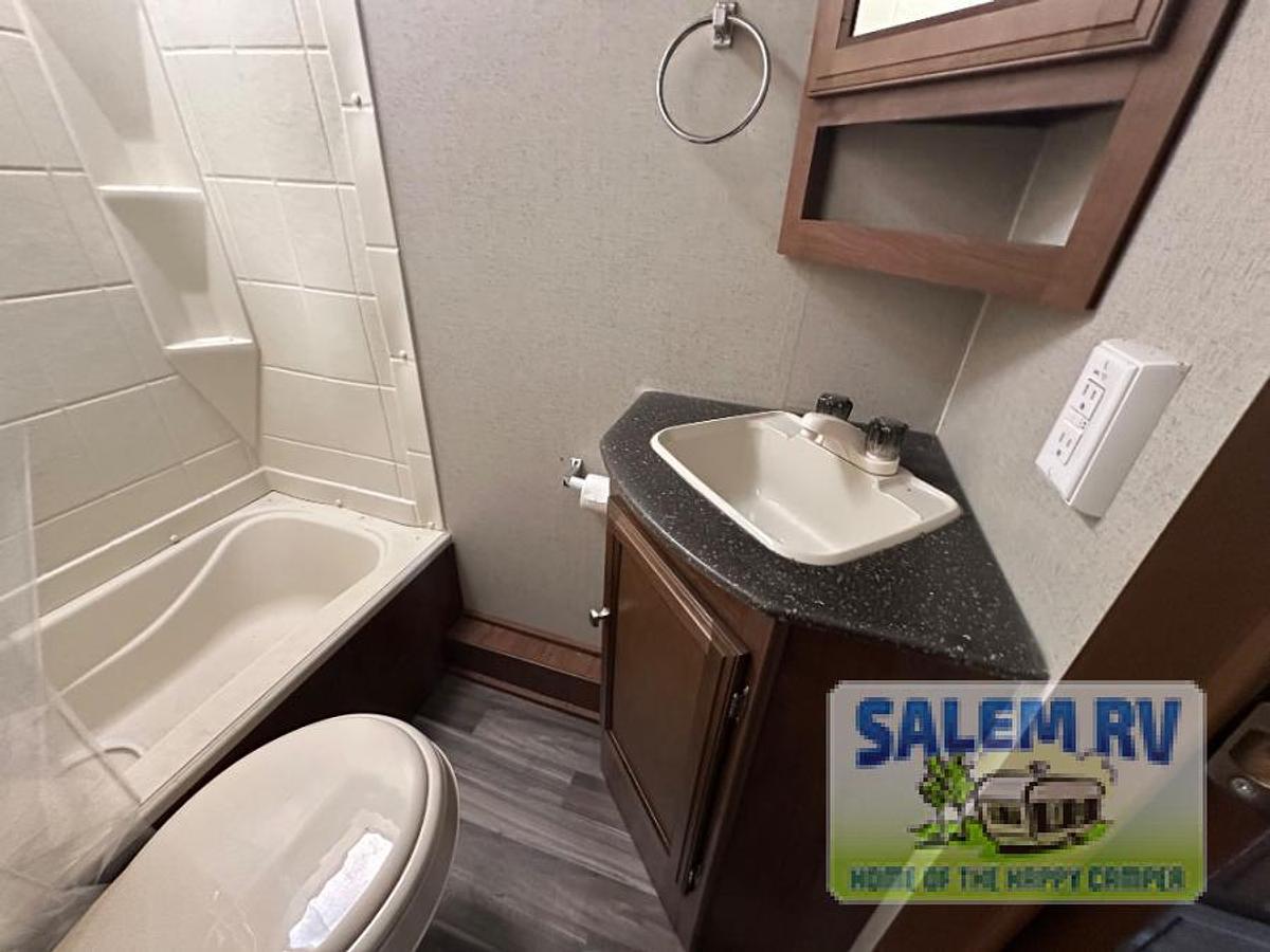 Used Used 2018 Coachmen RV Freedom Express 25SE