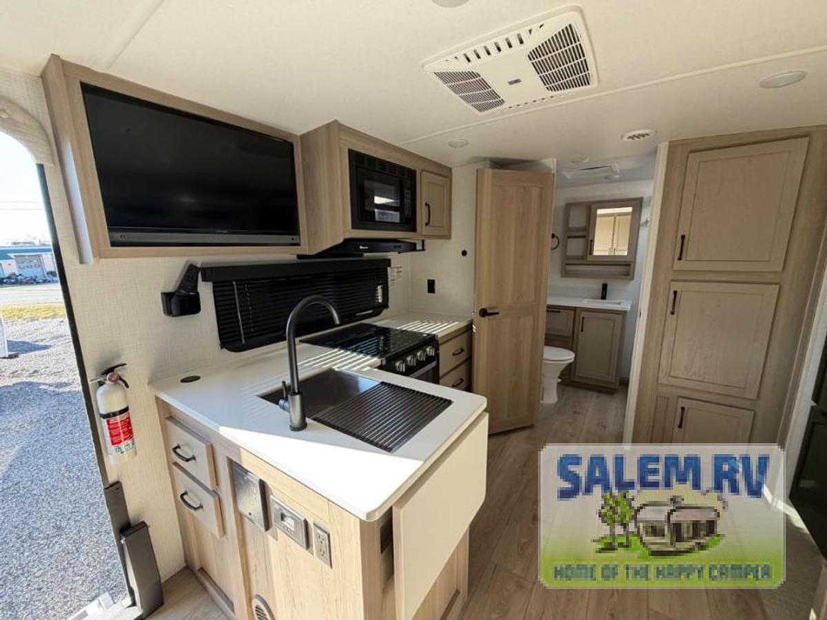 Used Used 2025 Forest River RV Flagstaff Micro Lite 25BSDS