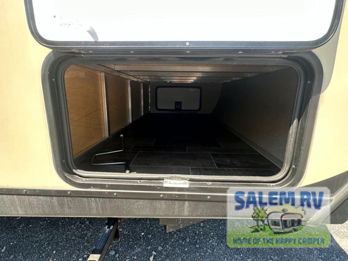 Used Used 2018 Keystone RV Premier Ultra Lite 34BHPR