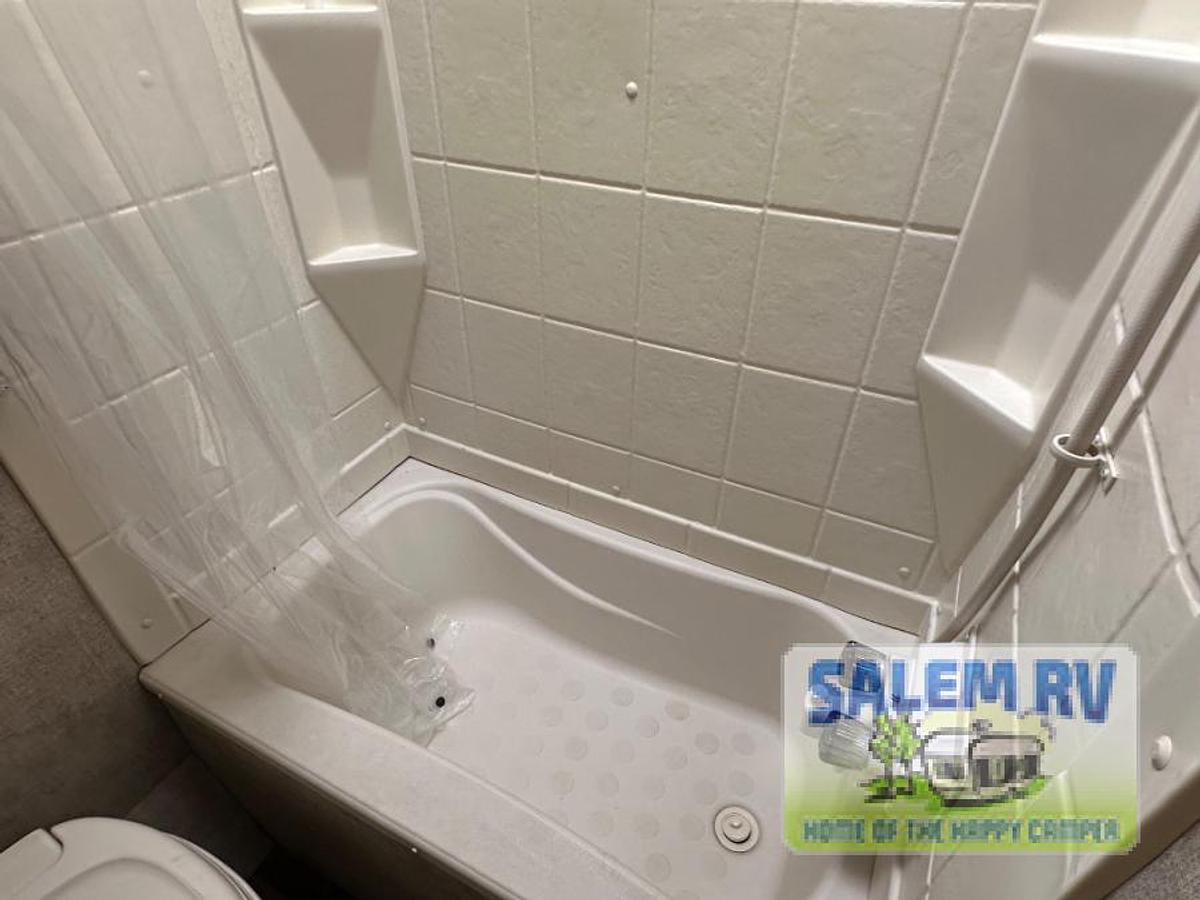 Used Used 2015 Prime Time RV Avenger 26BH