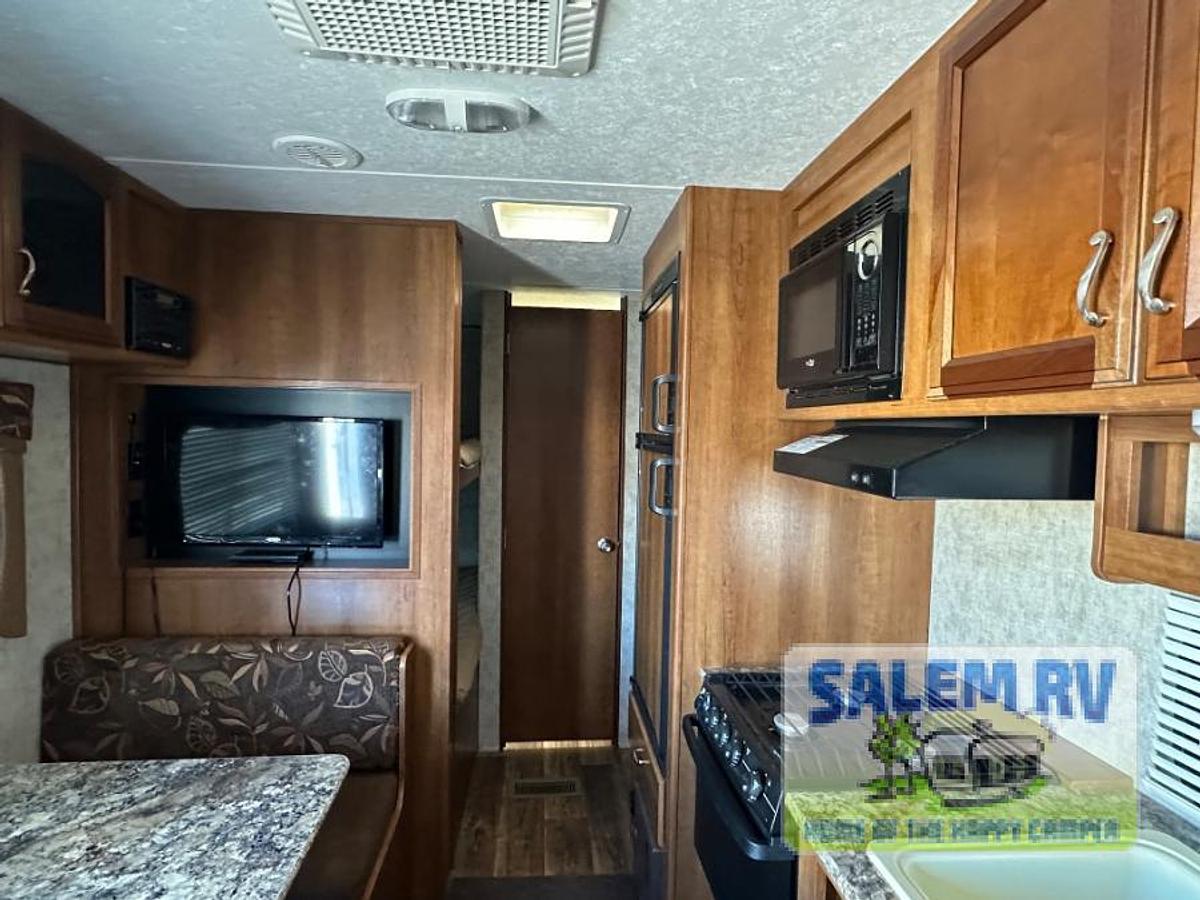 Used Used 2015 Prime Time RV Avenger 26BH