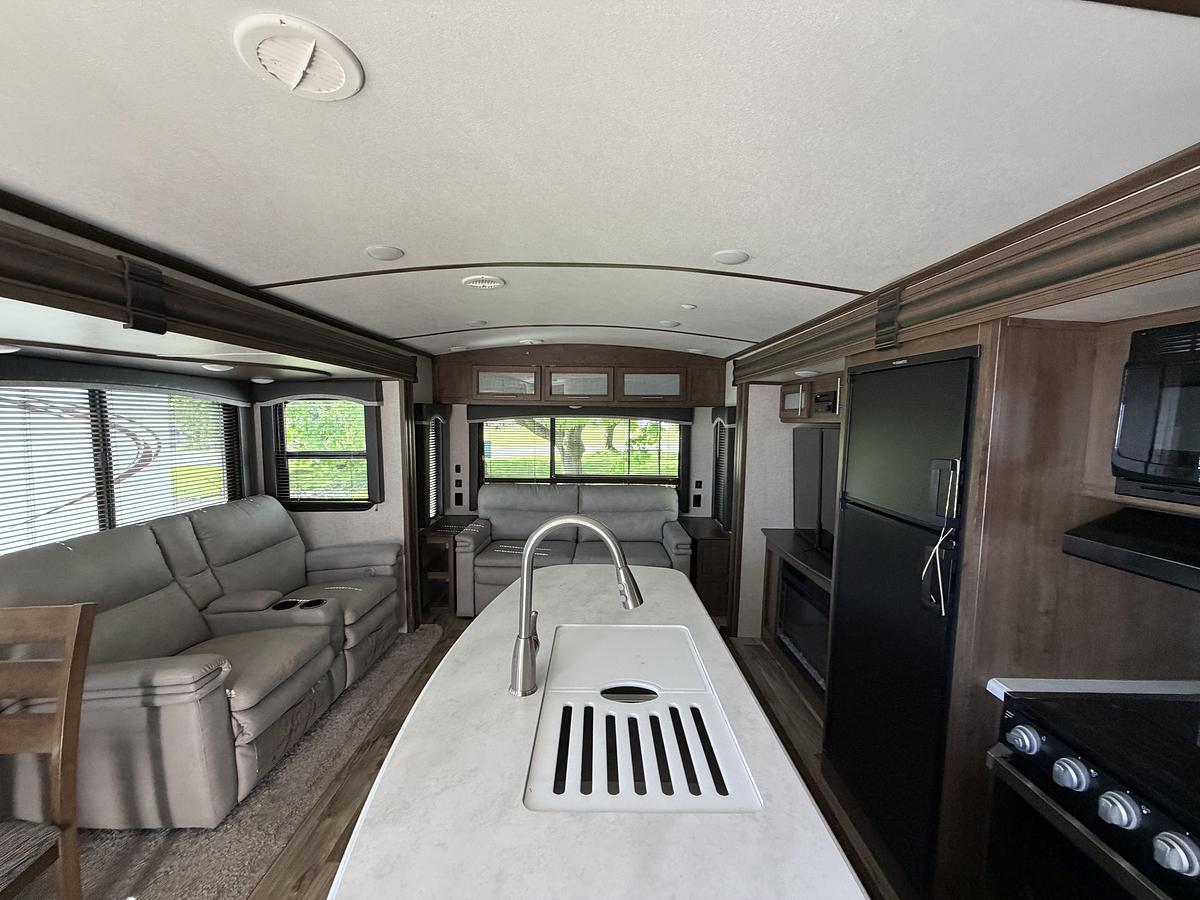 Used Used 2020 Keystone RV Cougar Half-Ton 32RLI