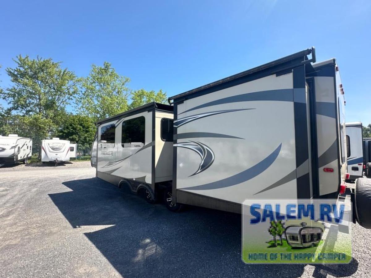 Used Used 2018 Keystone RV Premier Ultra Lite 34BHPR