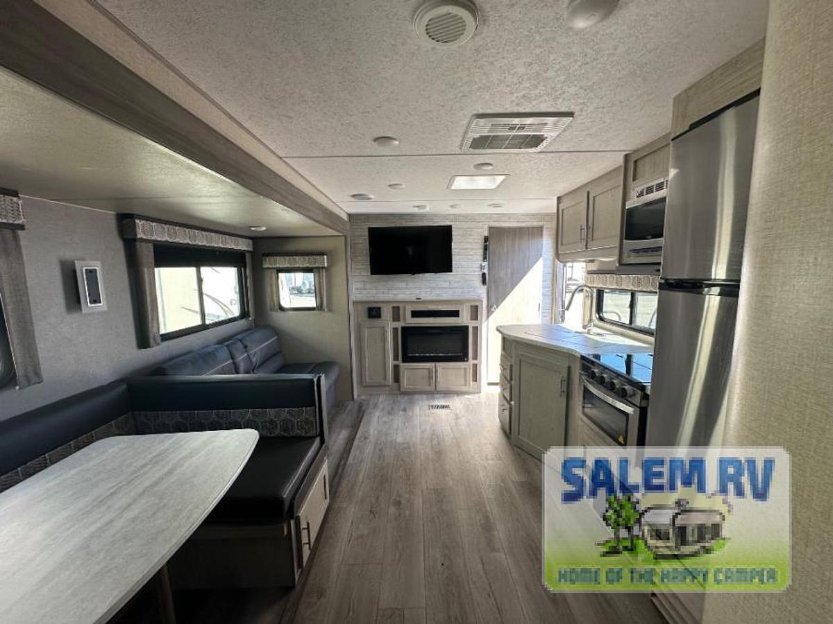 Used Used 2023 Coachmen RV Catalina Legacy 293QBCK
