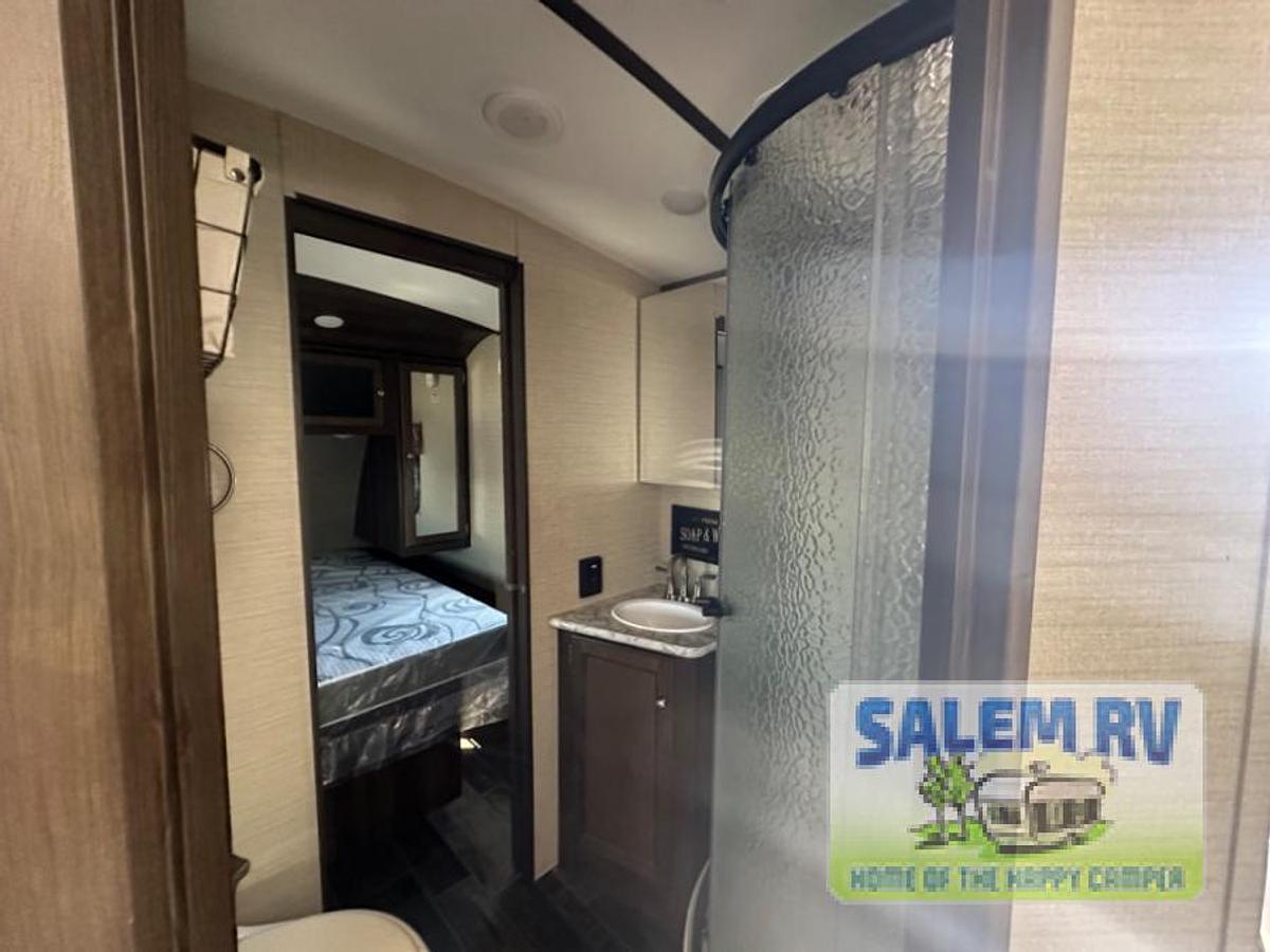Used Used 2018 Keystone RV Premier Ultra Lite 34BHPR