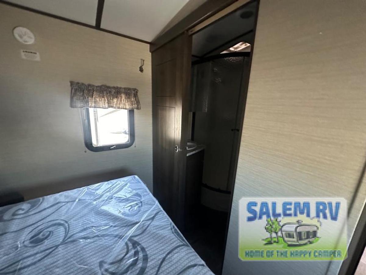 Used Used 2018 Keystone RV Premier Ultra Lite 34BHPR