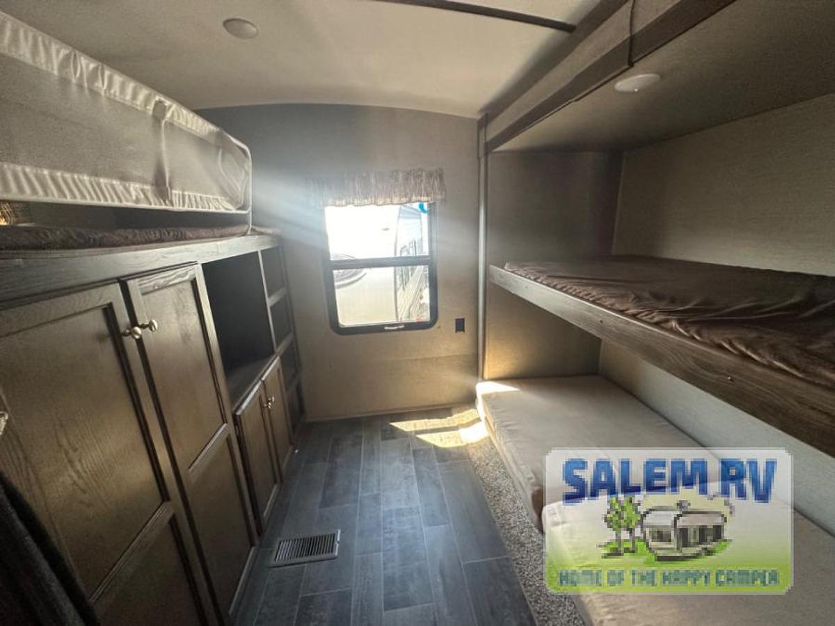 Used Used 2018 Keystone RV Premier Ultra Lite 34BHPR