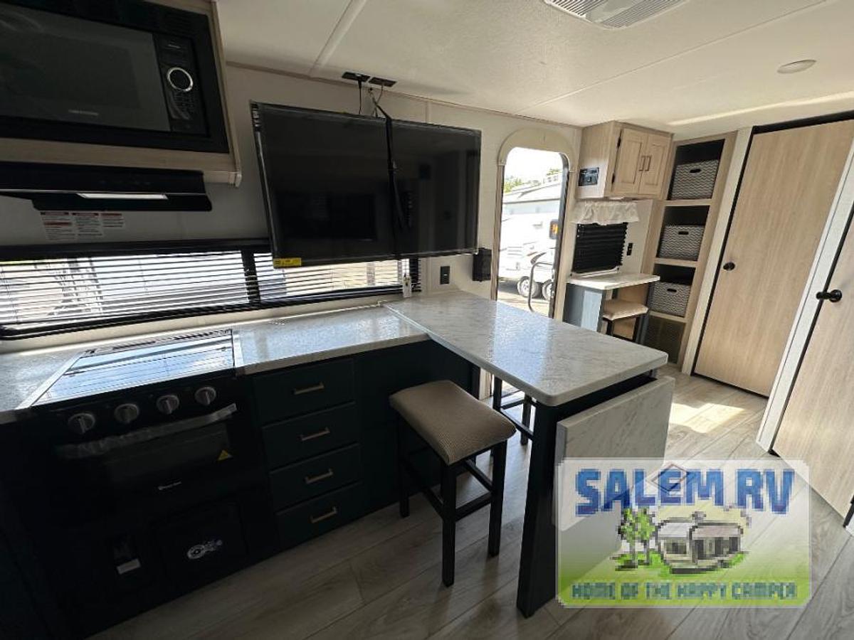New 2025 Prime Time RV Avenger 25MKO