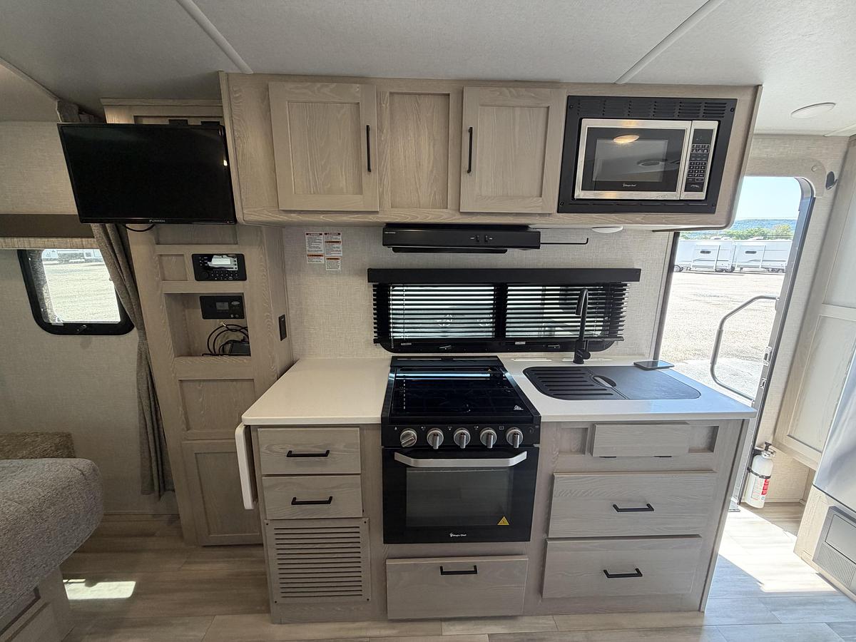 Used 2022 Forest River RV Flagstaff Micro-Lite 21FBRS
