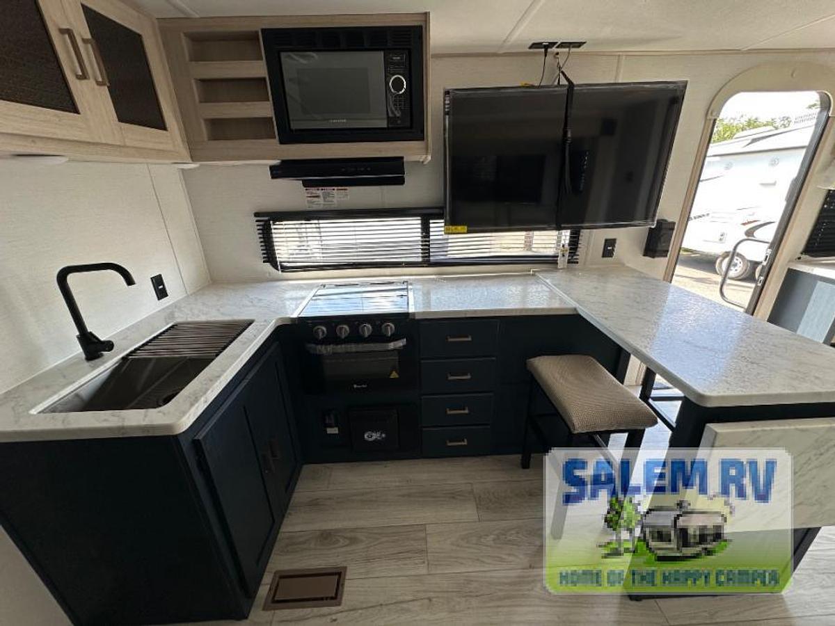 New 2025 Prime Time RV Avenger 25MKO