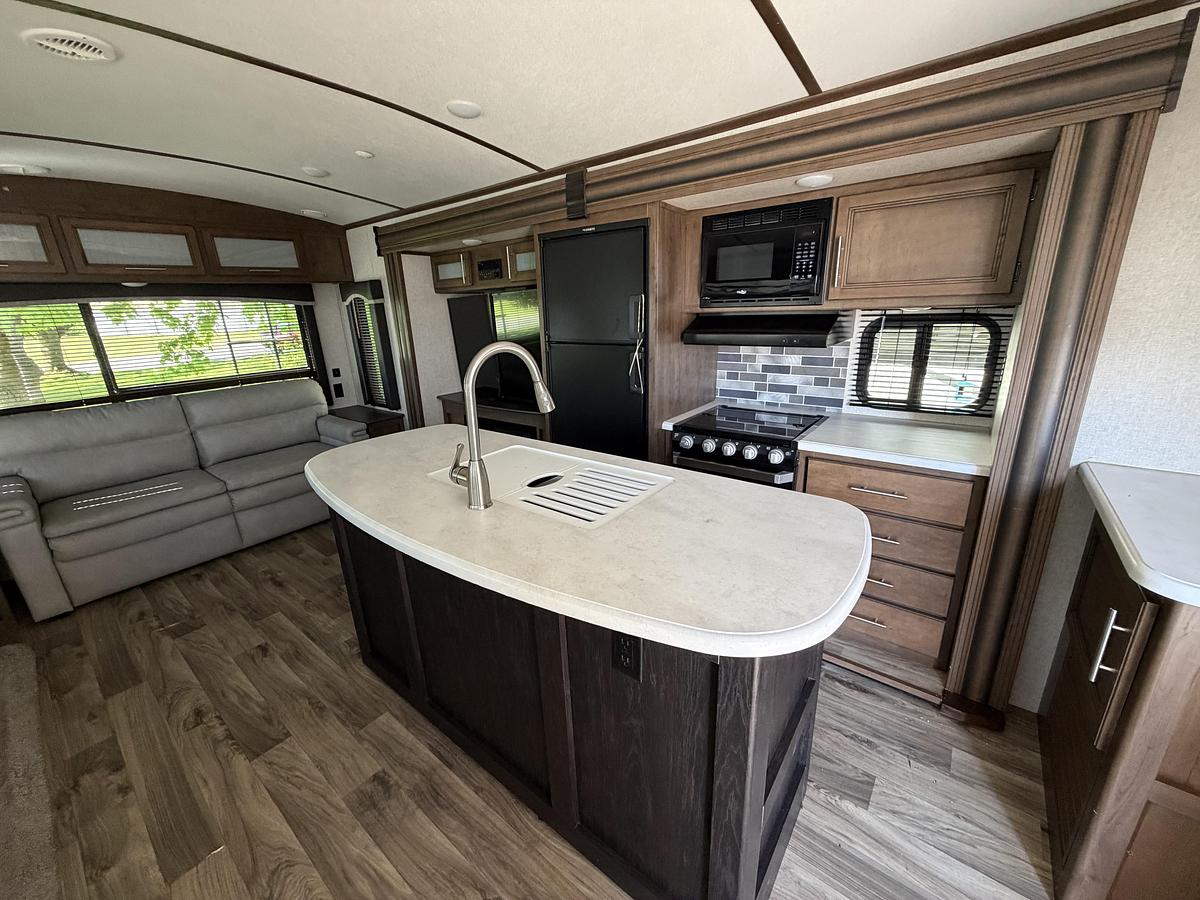 Used Used 2020 Keystone RV Cougar Half-Ton 32RLI