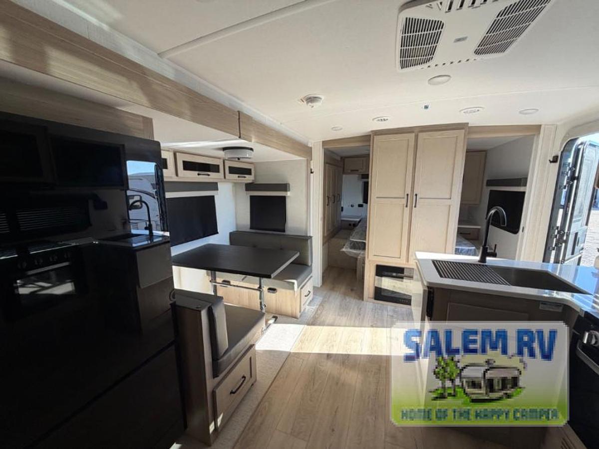 Used Used 2025 Forest River RV Flagstaff Micro Lite 25BSDS
