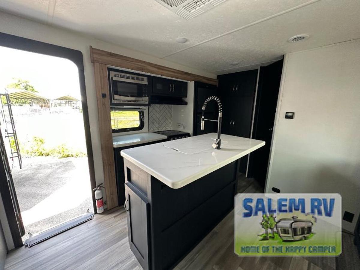 Used Used 2022 Coachmen RV Freedom Express Liberty Edition 320BHDSLE