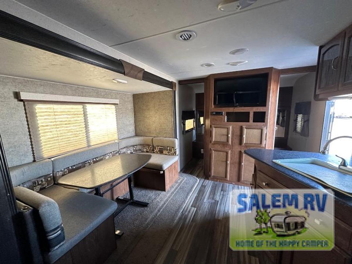 Used Used 2018 Coachmen RV Freedom Express 25SE