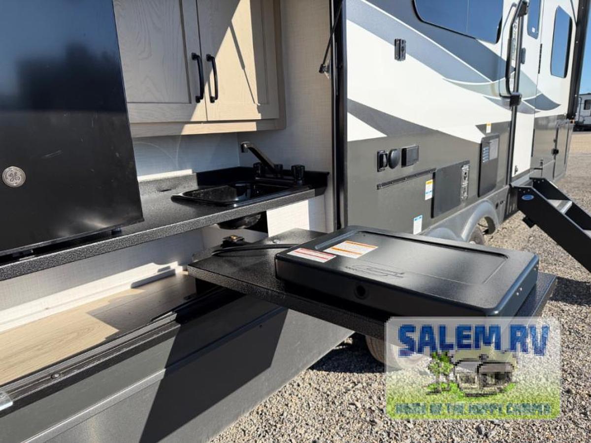 Used Used 2025 Forest River RV Flagstaff Micro Lite 25BSDS
